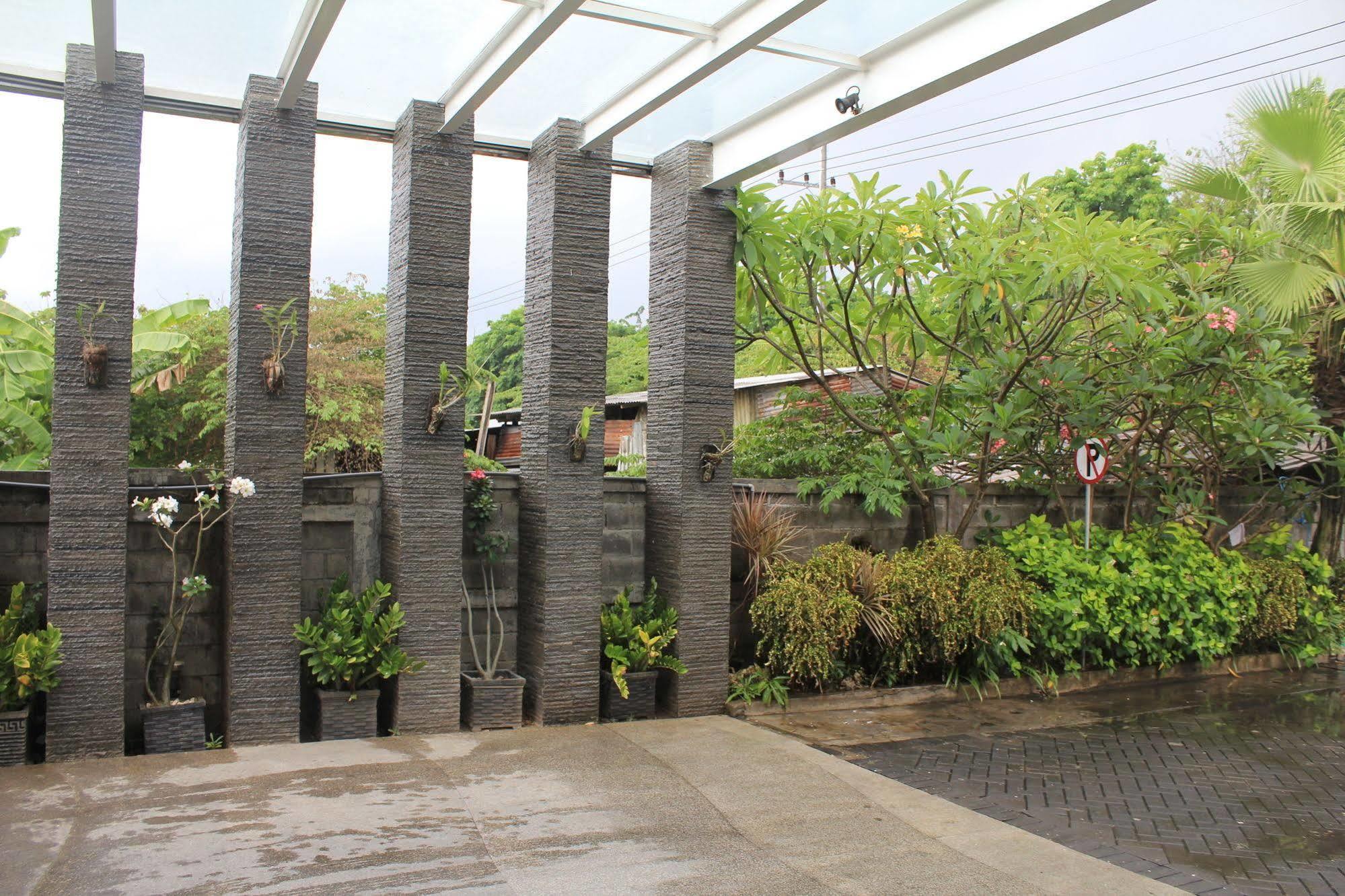 Tilamas Juanda Hotel 2*