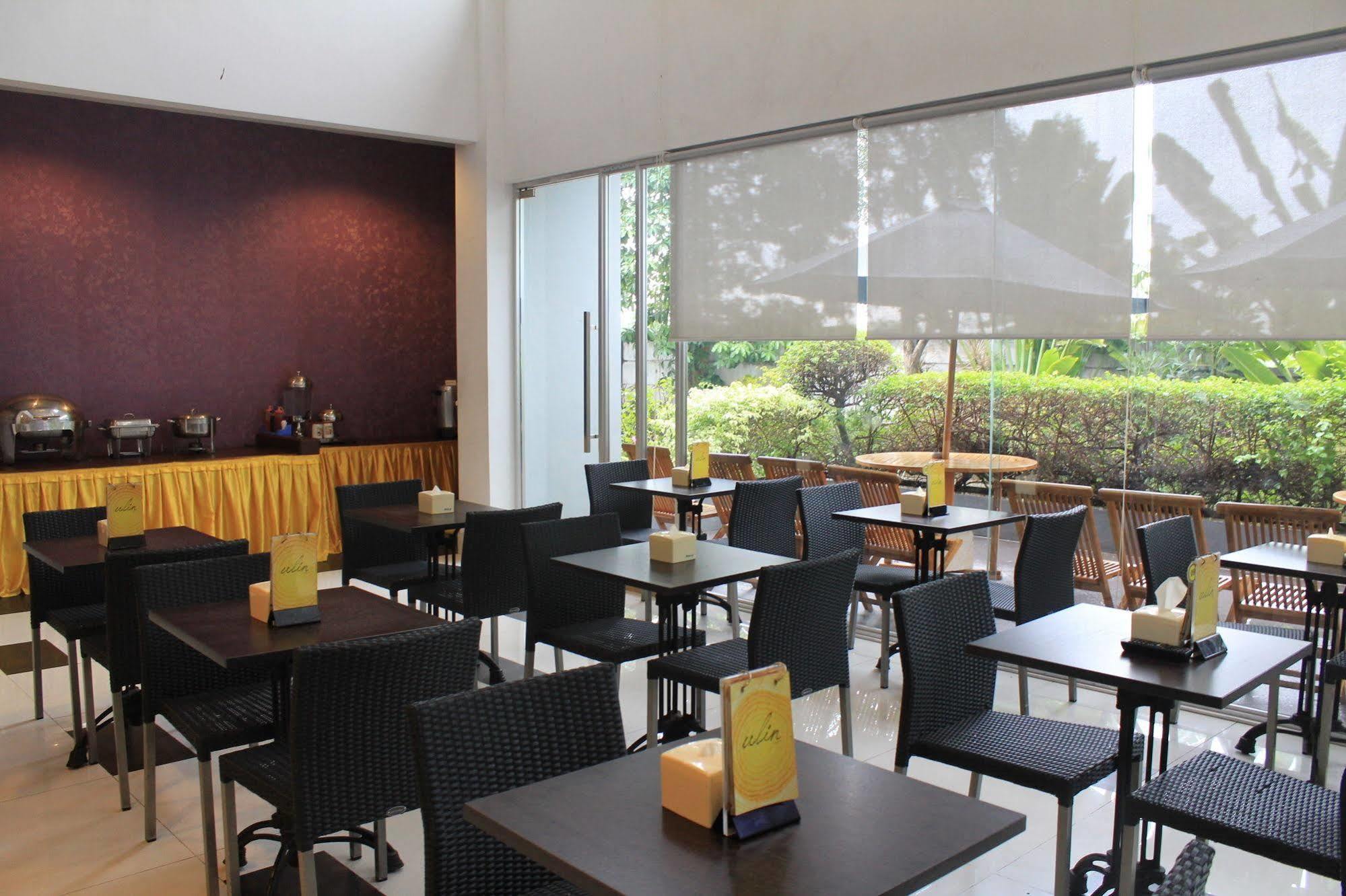 Tilamas Juanda Hotel Sawotratap